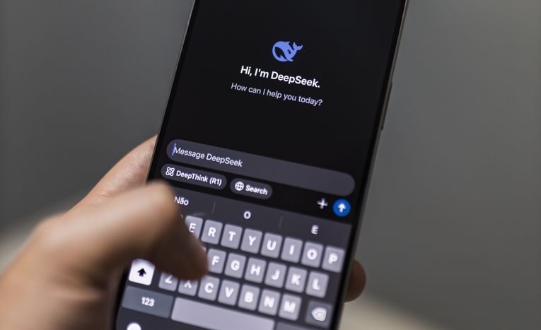 ChatGPT vs Meta AI: Which Personal AI Assistant Should You Use? ChatGPT vs Meta AI: Which Personal AI Assistant Should You Use?